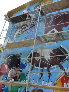 Graffiti Festival Bischkek, Kirgisistan 2012 - auf dem Baugerüst in Aktion
