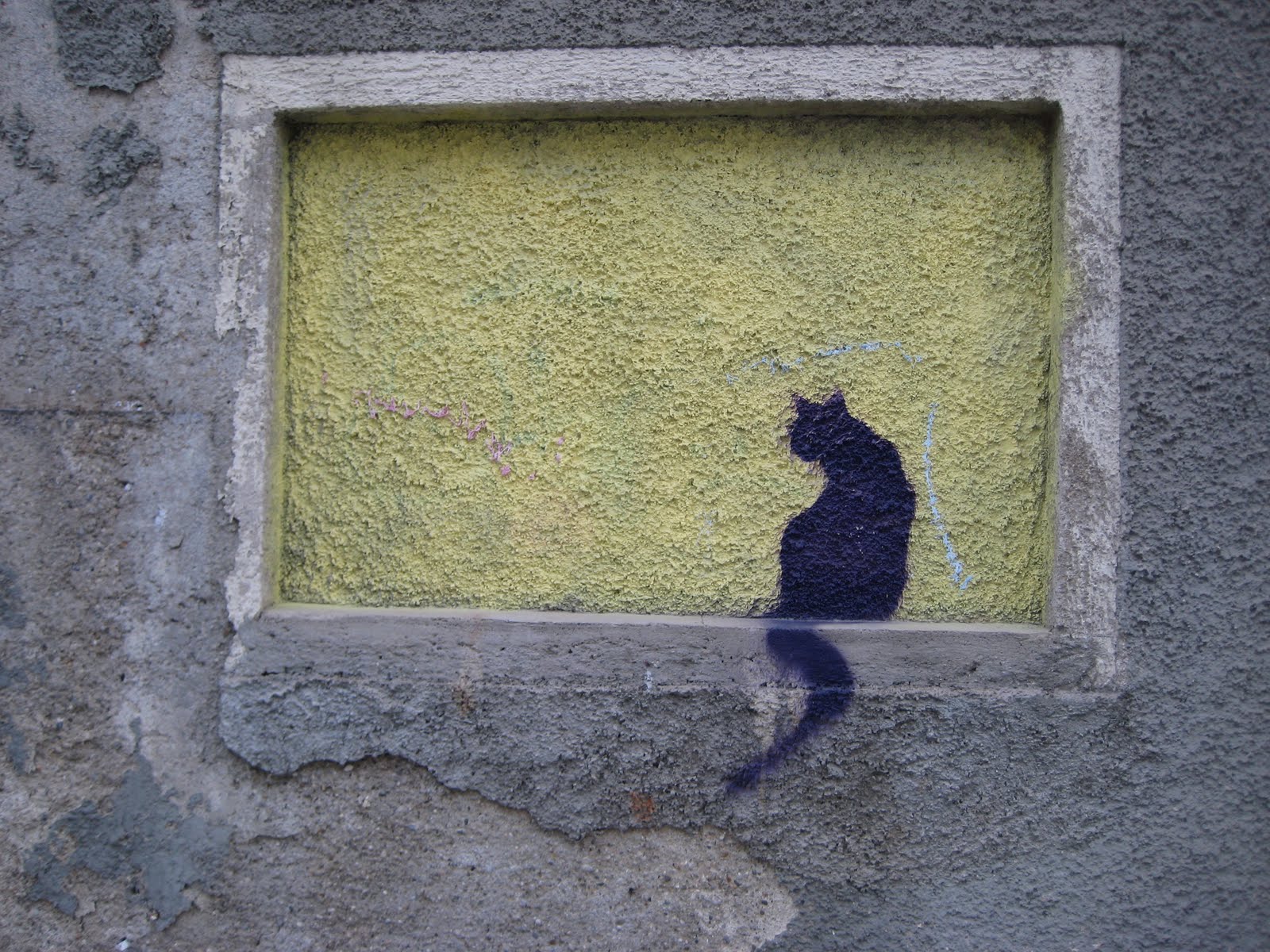 Stencil auf zugemauertem Fenster