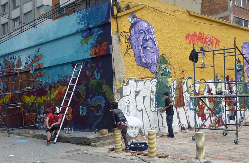 Sprühen lieber am helllichten Tag – Die Street Art-Künstler von der "APC" in Bogotá