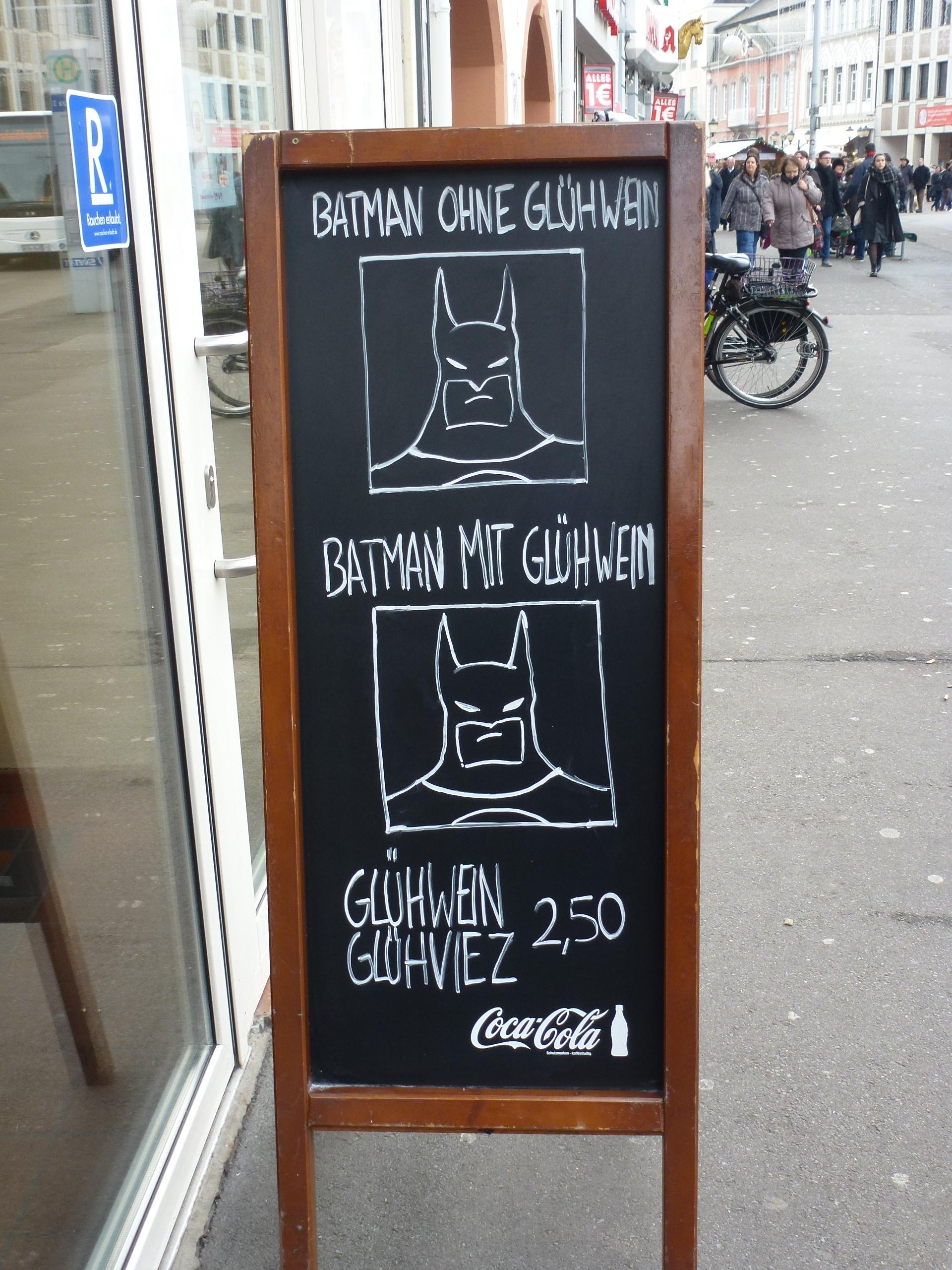 Werbung im Comicstyle: "Batman ohne Glühwein" vs. "Batman mit Glüwein" Batman scheint´s egal zu sein...
