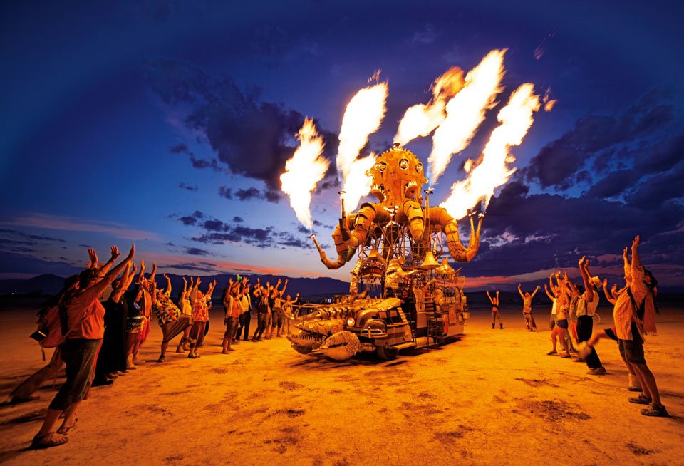 El Pulpo Mecanico, 2014, by Duane Flatmo and Jerry Kunkel  El Pulpo Mecanico, a rolling art vehicle at the Burning Man art festival, 2014. The enormous octopus is constructed from scrap metal, and can wave mechanical tentacles to the obvious joy of participants. 