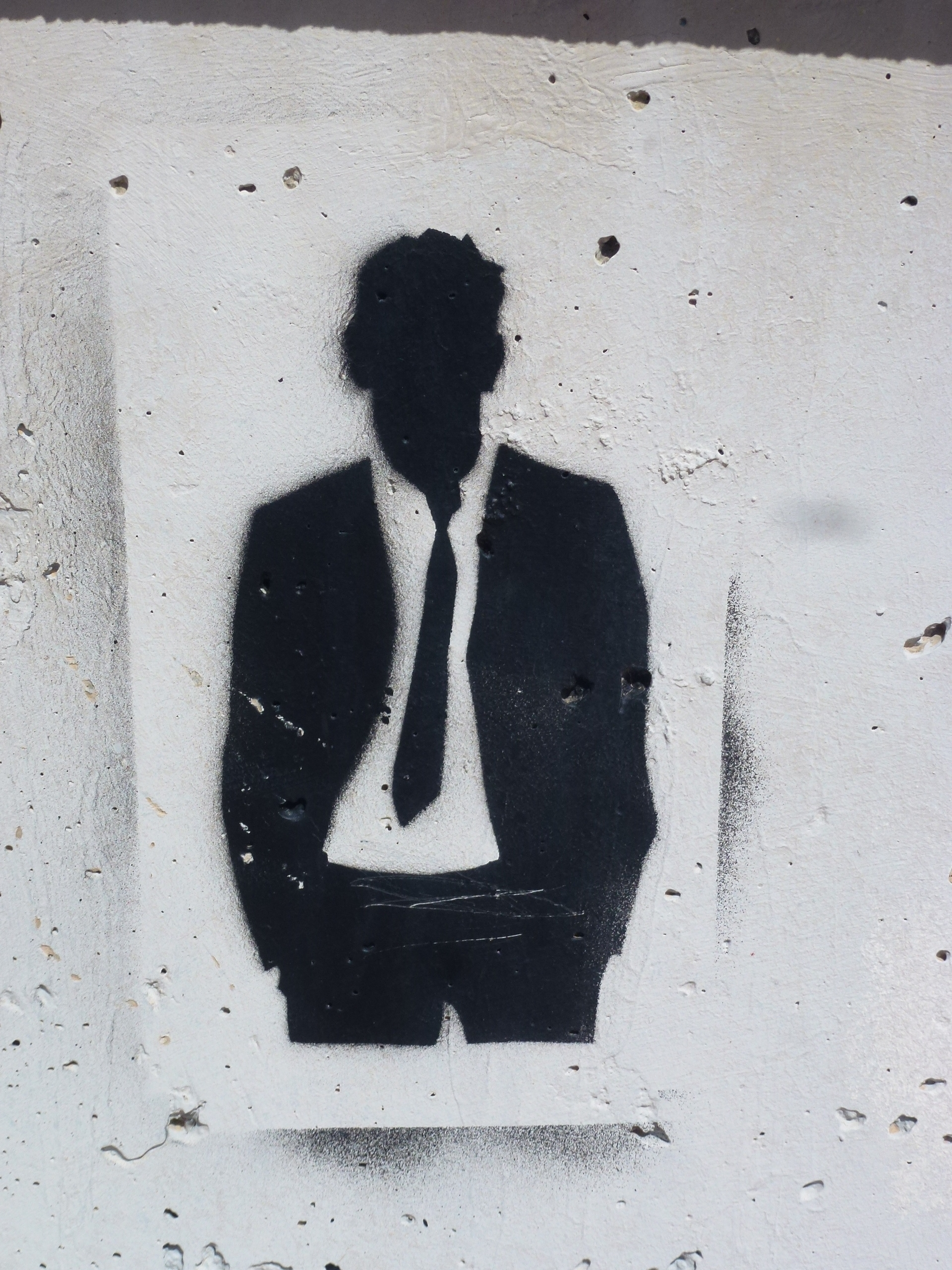 Stencil aus der Hauptstadt Mallorca: Legerer Mann mit Krawatte