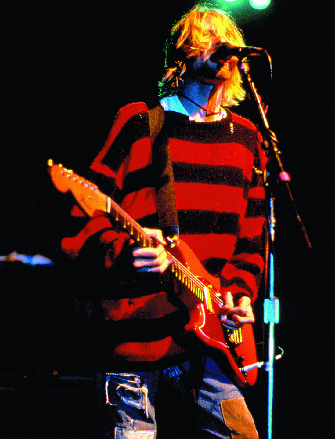 100 Street-Styles | Seite 149 | Der Urvater des Grunge, Sänger Kurt Cobain von der Band Nirvana aus Seatle, trat üblicherweise mit geflickten Jeans und weiten, schlabbrigen Pullis auf." | Prestel Verlag 