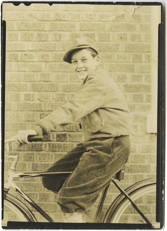 Stans Fahrrad, so stellte er sich vor, war ein zweirädriges Raumschiff, dass ihn durch das ganze Universum tragen konnten - in seinem Fall also New York City! Aus: "The Stan Lee Story" © MARVEL 