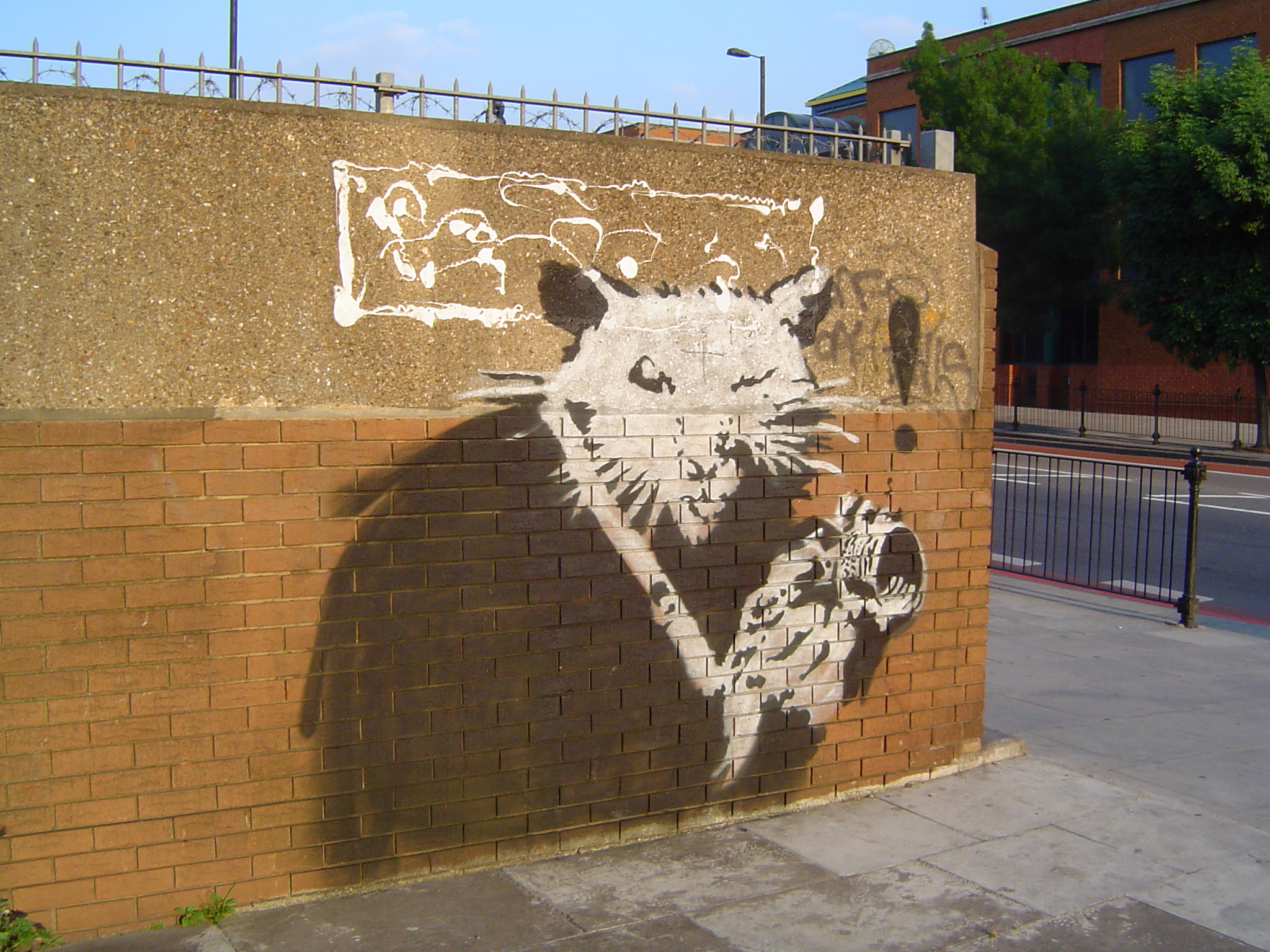„The Rat (Graffiti in London)“. Lizenziert unter CC BY-SA 1.0 über Wikimedia Commons - https://commons.wikimedia.org/wiki/File:The_Rat_(Graffiti_in_London).jpg#/media/File:The_Rat_(Graffiti_in_London).jpg
